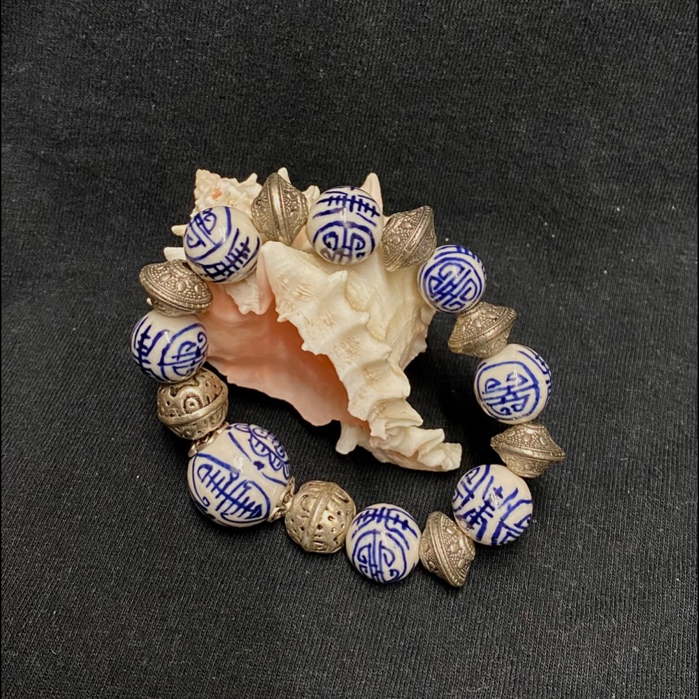 Asian inspired stretch bracelet